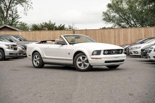 Performance White Clearcoat 2009 Ford Mustang Premium
