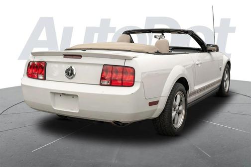 Performance White Clearcoat 2009 Ford Mustang Premium