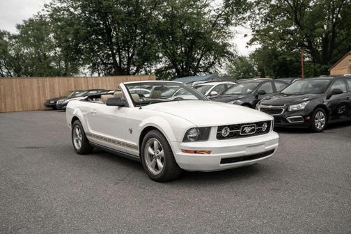 Performance White Clearcoat 2009 Ford Mustang Premium