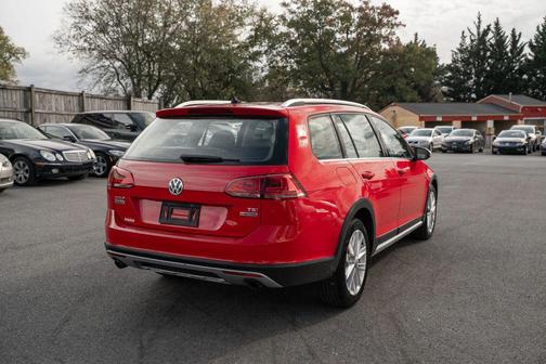 2017 Volkswagen Golf Alltrack TSI S