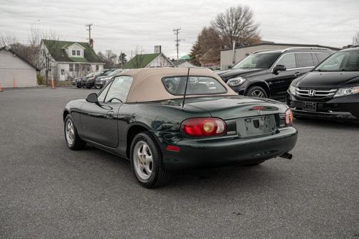 1999 Mazda MX-5 Miata Convertible 2D