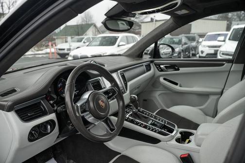 2018 Porsche Macan Turbo