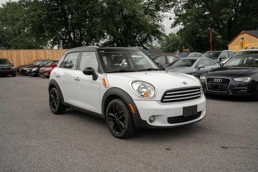 Light White 2014 MINI Countryman Cooper