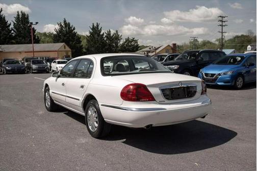 2002 Lincoln Continental Sedan 4D