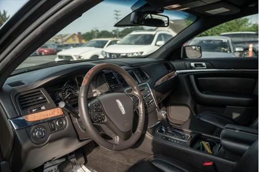 2014 Lincoln MKS Base