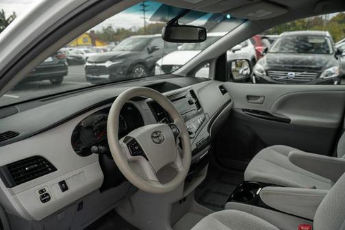 2014 Toyota Sienna LE