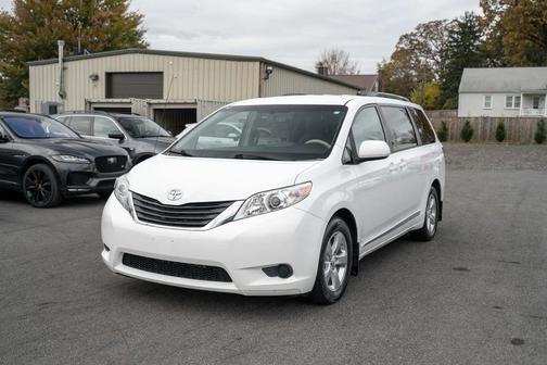 2014 Toyota Sienna LE