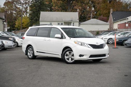 2014 Toyota Sienna LE