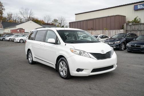2014 Toyota Sienna LE