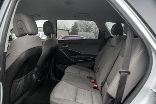 2017 Hyundai SANTA FE SE