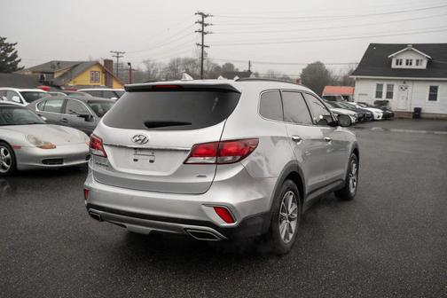 2017 Hyundai SANTA FE SE