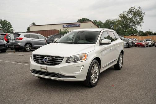 Crystal White Pearl 2015 Volvo XC60 3.2 Platinum