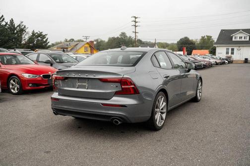 Gray 2019 Volvo S60 T6 Momentum