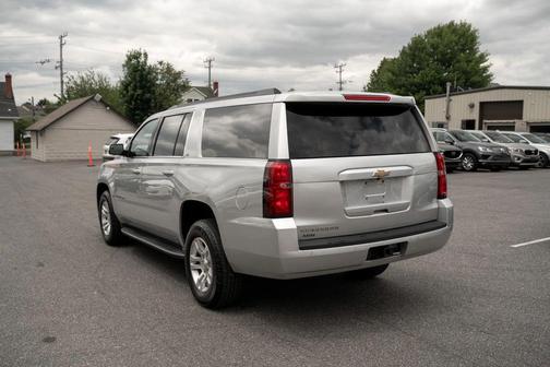Silver Ice Metallic 2019 Chevrolet Suburban LT