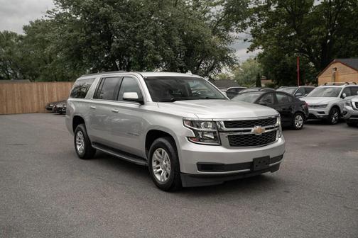 Silver Ice Metallic 2019 Chevrolet Suburban LT