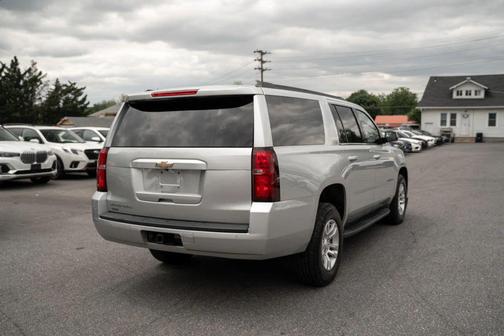 Silver Ice Metallic 2019 Chevrolet Suburban LT