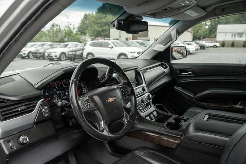 Silver Ice Metallic 2019 Chevrolet Suburban LT