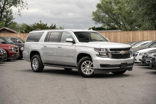 Silver Ice Metallic 2019 Chevrolet Suburban LT