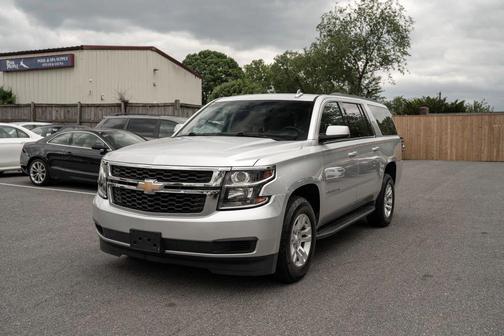 Silver Ice Metallic 2019 Chevrolet Suburban LT