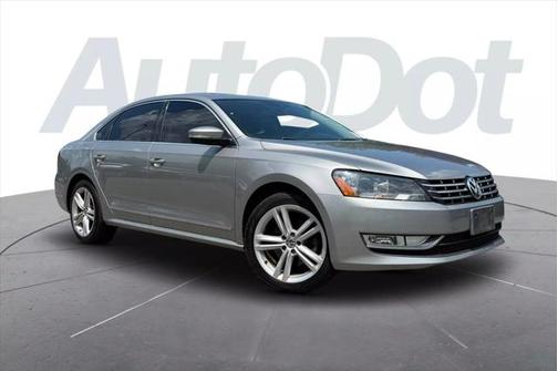 2014 Volkswagen Passat 3.6L V6 DSG SEL Premium