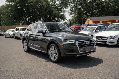 Gray 2018 Audi Q5 2.0T Tech Premium