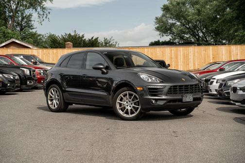 Volcano Grey Metallic 2017 Porsche Macan Macan Sport Edition