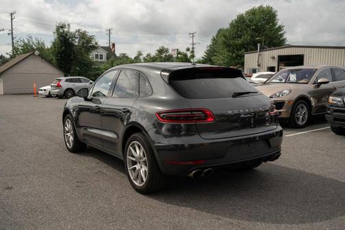 Volcano Grey Metallic 2017 Porsche Macan Macan Sport Edition
