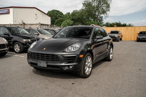 Volcano Grey Metallic 2017 Porsche Macan Macan Sport Edition