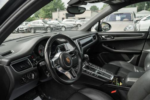 Volcano Grey Metallic 2017 Porsche Macan Macan Sport Edition