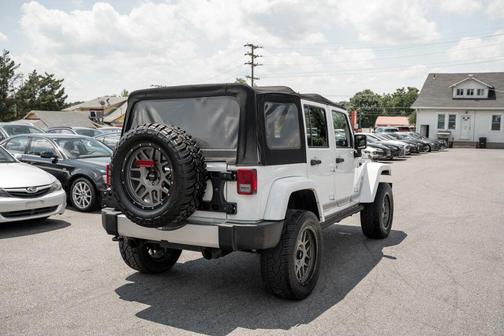 Bright White Clearcoat 2017 Jeep Wrangler Unlimited Sahara