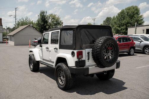 Bright White Clearcoat 2017 Jeep Wrangler Unlimited Sahara