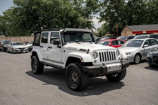 Bright White Clearcoat 2017 Jeep Wrangler Unlimited Sahara