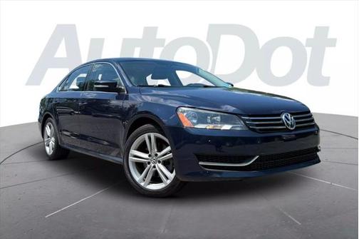 2014 Volkswagen Passat 1.8T Auto SE w/Sunroof & Nav