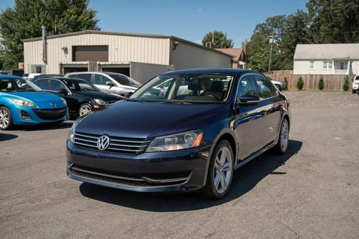 2014 Volkswagen Passat 1.8T Auto SE w/Sunroof & Nav