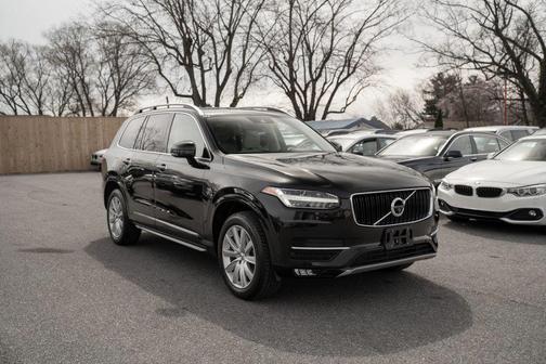 Onyx Black Metallic 2017 Volvo XC90 T6 Momentum