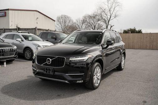 Onyx Black Metallic 2017 Volvo XC90 T6 Momentum