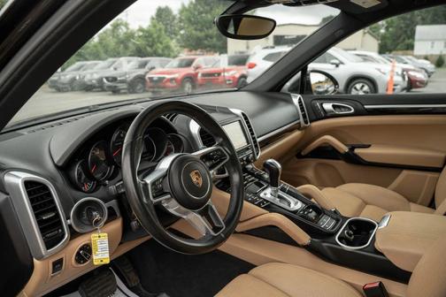 Mahogany Metallic 2016 Porsche Cayenne Cayenne