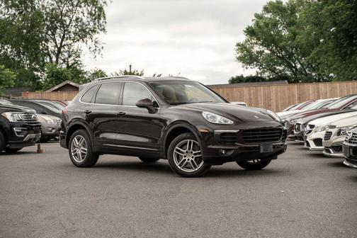 Mahogany Metallic 2016 Porsche Cayenne Cayenne