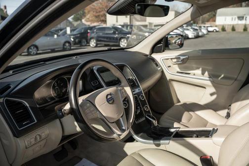 2016 Volvo XC60 T5 Platinum