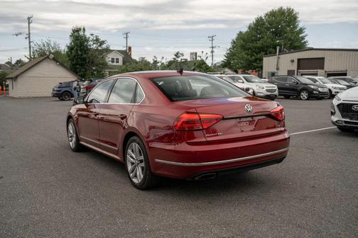 Fortana Red 2016 Volkswagen Passat V6 SEL Premium