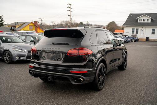 2017 Porsche Cayenne Platinum Edition