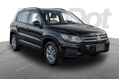 Deep Black Pearl 2017 Volkswagen Tiguan 2.0T S 4MOTION