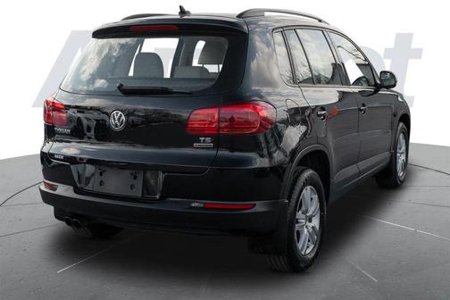 Deep Black Pearl 2017 Volkswagen Tiguan 2.0T S 4MOTION