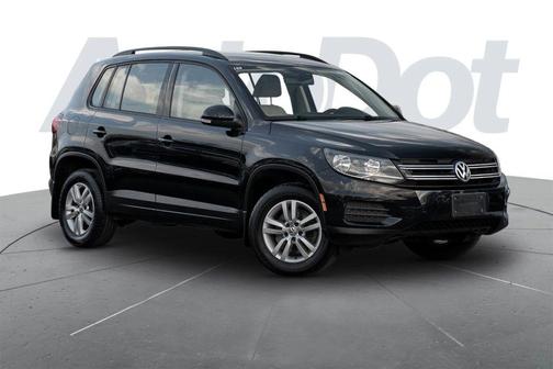 Deep Black Pearl 2017 Volkswagen Tiguan 2.0T S 4MOTION