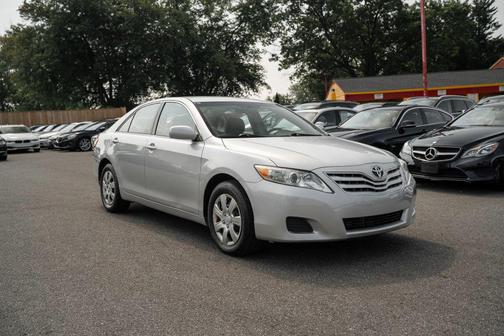 Classic Silver Metallic 2011 Toyota Camry LE