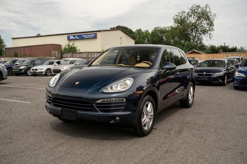 Dark Blue Metallic 2014 Porsche Cayenne Platinum Edition