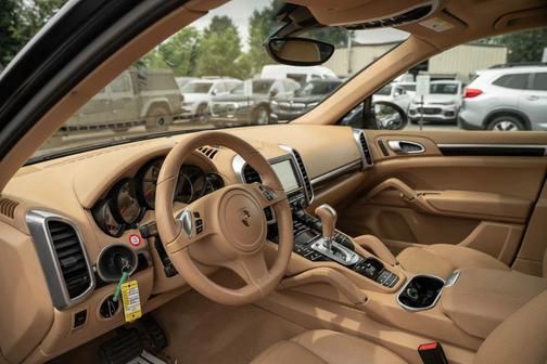 Dark Blue Metallic 2014 Porsche Cayenne Platinum Edition