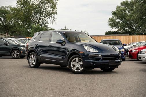 Dark Blue Metallic 2014 Porsche Cayenne Platinum Edition