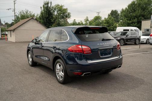 Dark Blue Metallic 2014 Porsche Cayenne Platinum Edition
