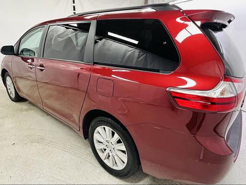 2017 Toyota Sienna XLE